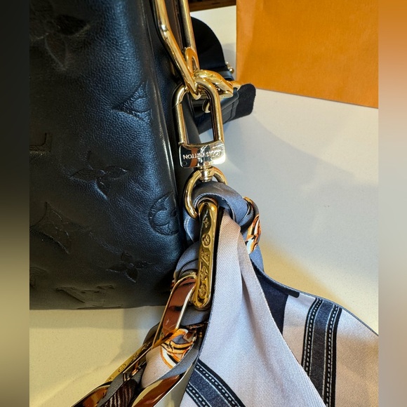 Louis Vuitton limited edition lambskin Coussin PM Black w/ twilly scarf chain - Picture 3 of 16